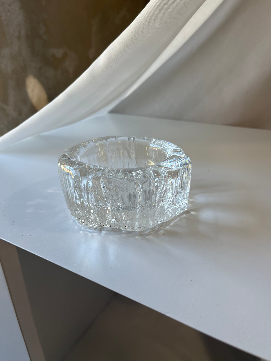 SOSMassiv Glasschale mit Struktur in der Oberfläche
