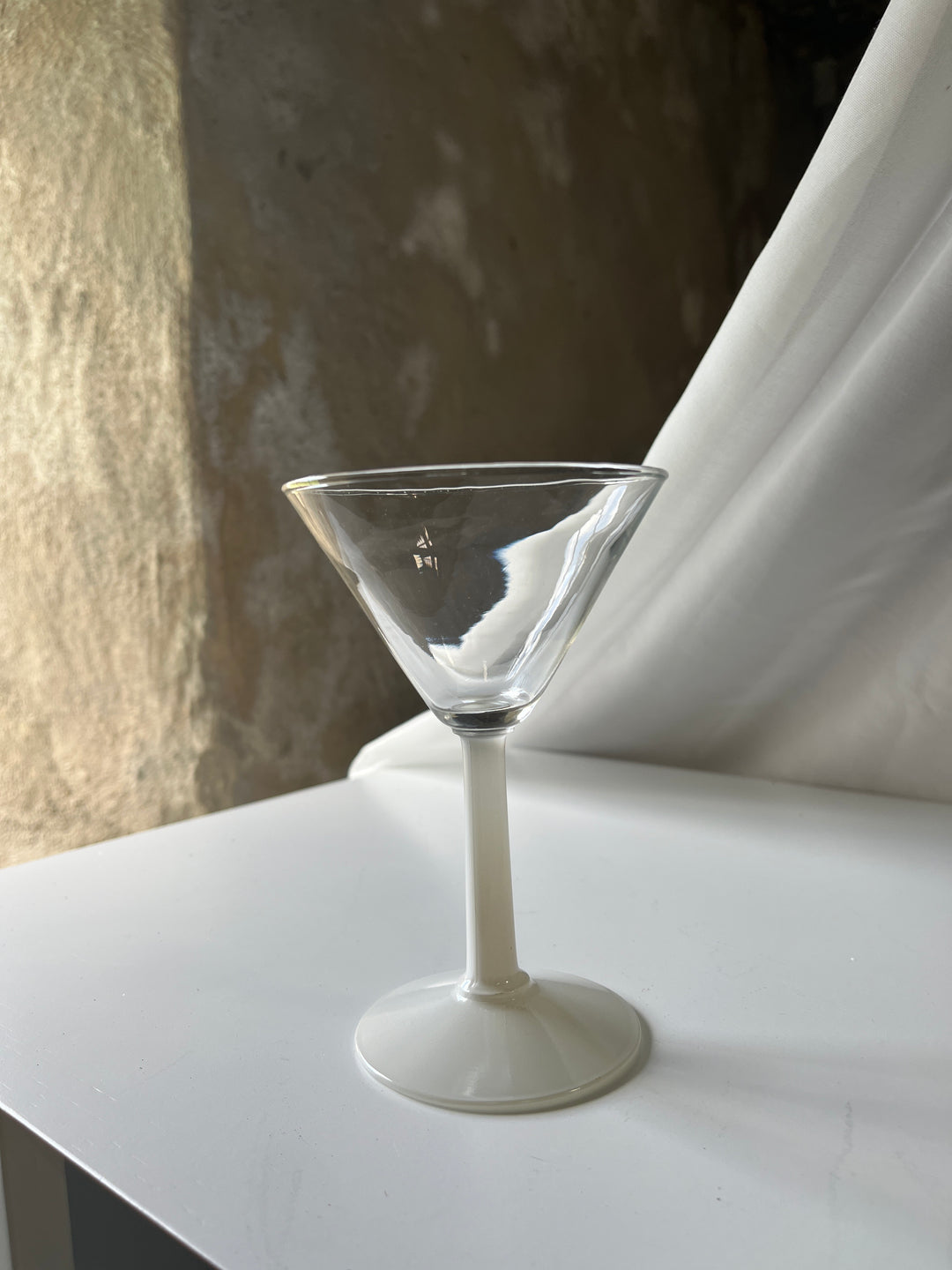 Leonardo - Cocktailglas mit rotem Stiel