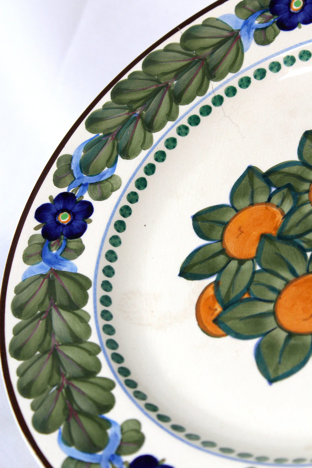 Aluminia - Wandteller aus Fayence mit Blumenmotiv
