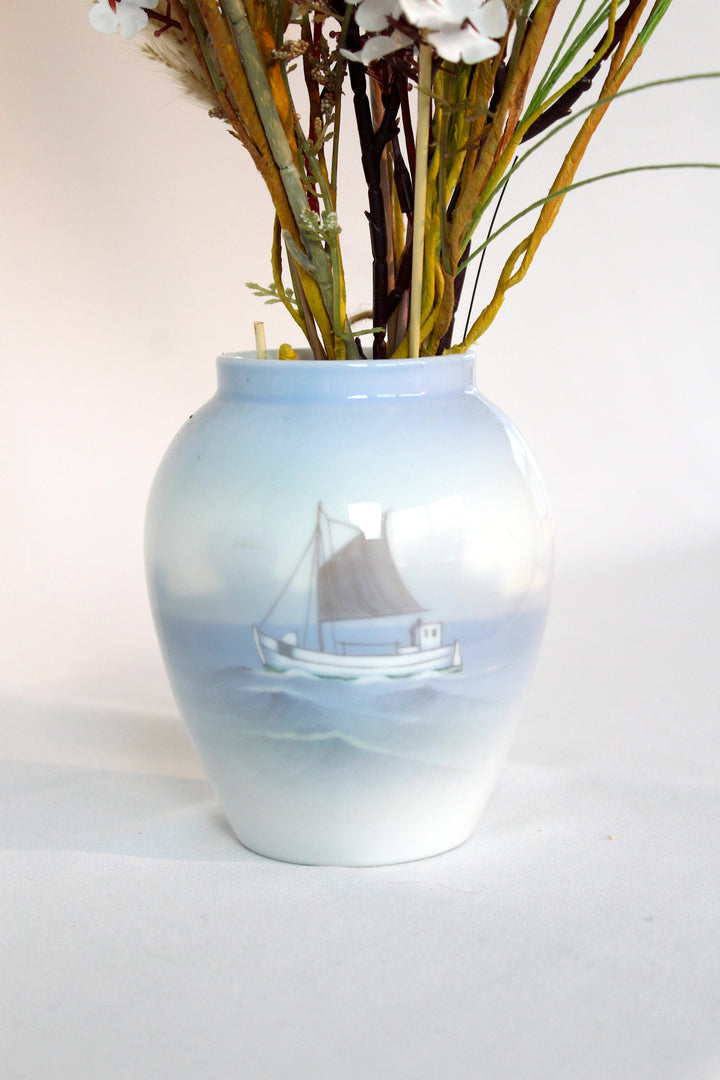 Lyngby - Porzellanvase mit Fischschneider