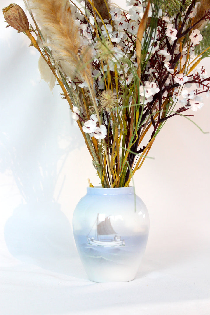 Lyngby - Porzellanvase mit Fischschneider