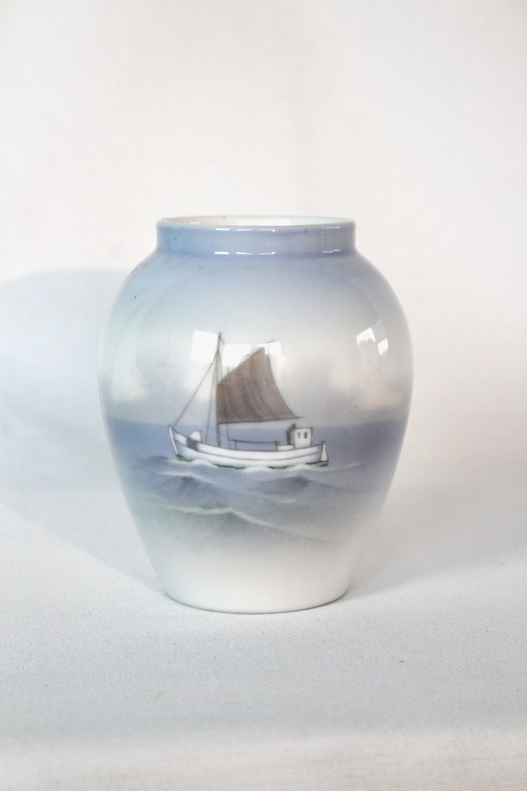 Lyngby - Porzellanvase mit Fischschneider