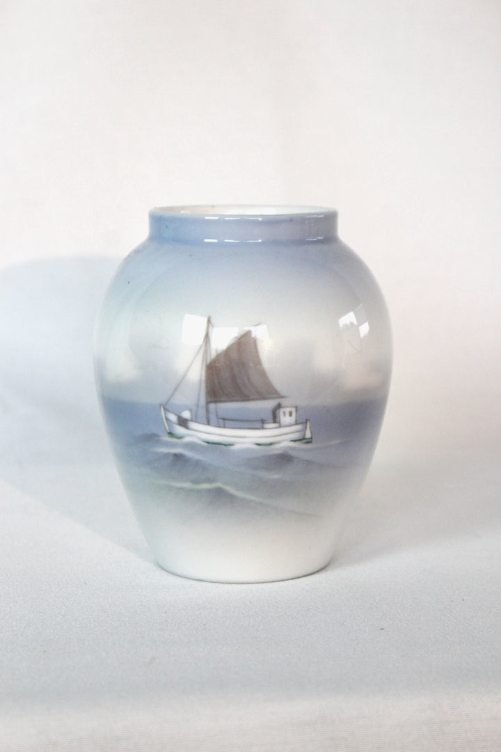 Lyngby - Porzellanvase mit Fischschneider