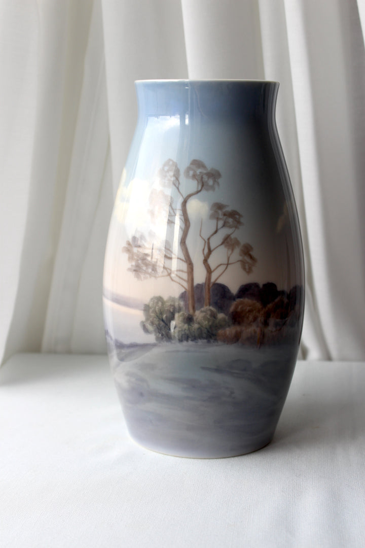 Bing &amp;amp; Grøndahl – Vase „Naturmotiv“.