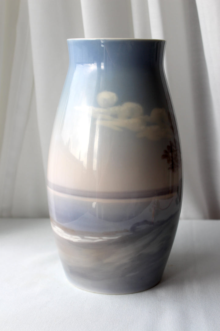 Bing &amp;amp; Grøndahl – Vase „Naturmotiv“.