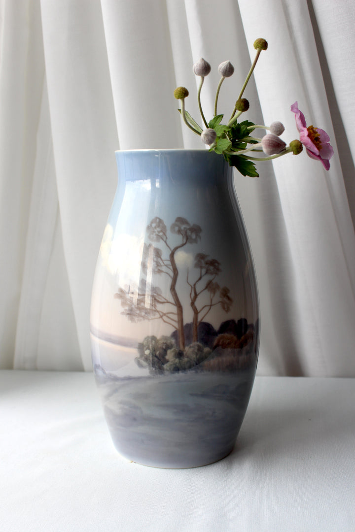 Bing &amp;amp; Grøndahl – Vase „Naturmotiv“.