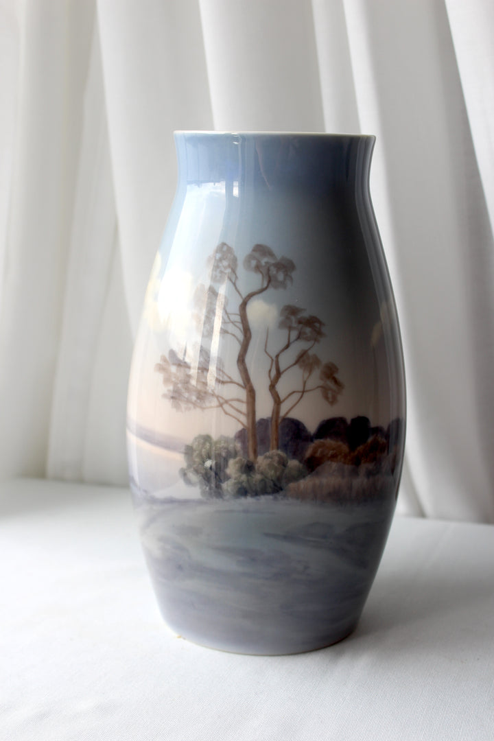 Bing &amp;amp; Grøndahl – Vase „Naturmotiv“.